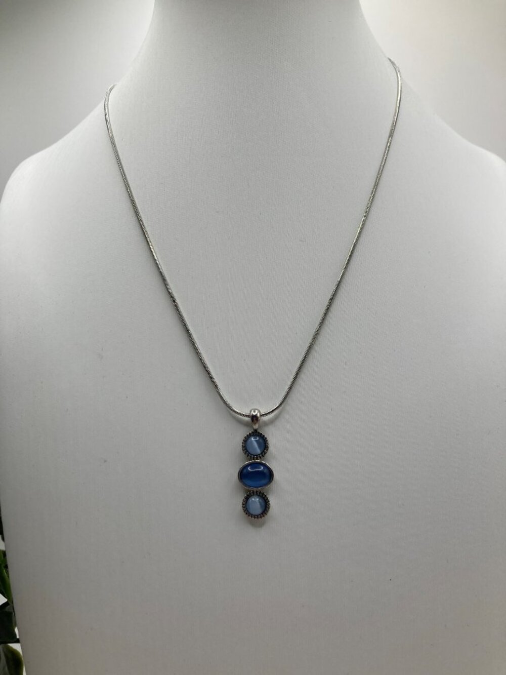 Lia Sophia Silver Tone Blue Skies Cat Eye Cabochons Necklace -32B